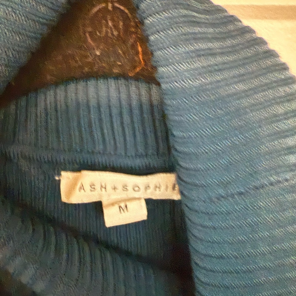 Blue Ribbed Knit Top - Picture 3 of 3